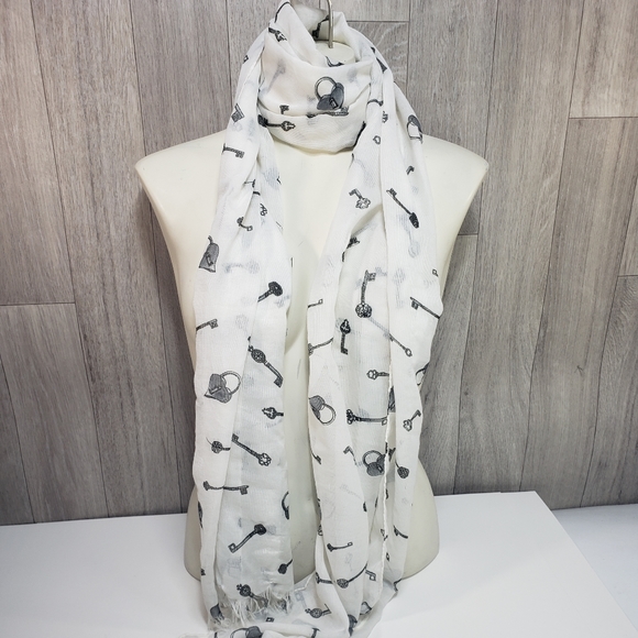 Accessories - Heart Lock & Key Patterned White Scarf